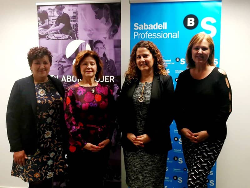 Firma del convenio de Colabora Mujer con el Banco de Sabadell Firma del convenio de Colabora Mujer con el Banco de Sabadell